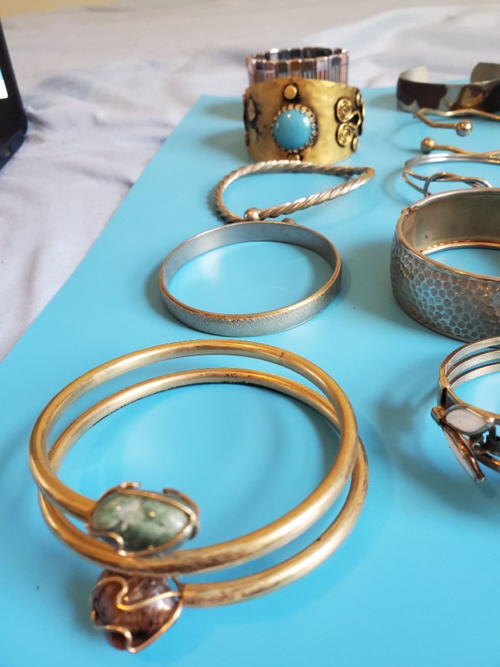 30 Bracelets, items # B -2507-2536,  wt. did not measure !! - Picture 13 of 13